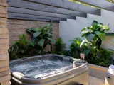 Hot tub outside of Garden House